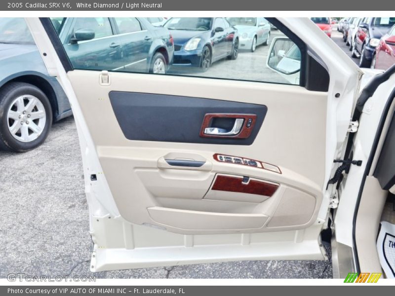 White Diamond / Light Neutral 2005 Cadillac SRX V6