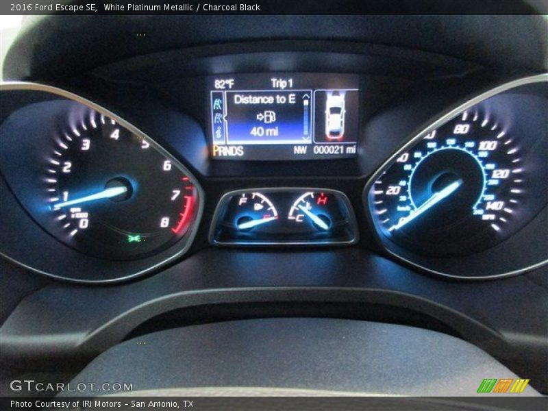 White Platinum Metallic / Charcoal Black 2016 Ford Escape SE
