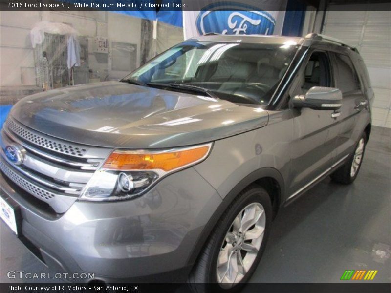 White Platinum Metallic / Charcoal Black 2016 Ford Escape SE