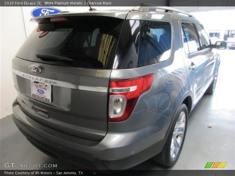 White Platinum Metallic / Charcoal Black 2016 Ford Escape SE