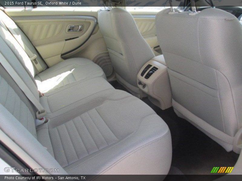 Oxford White / Dune 2015 Ford Taurus SE