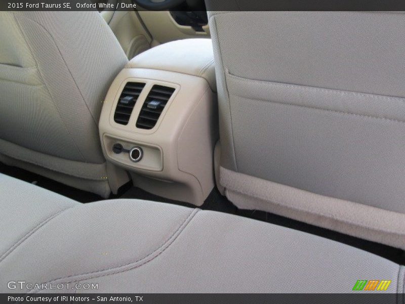 Oxford White / Dune 2015 Ford Taurus SE