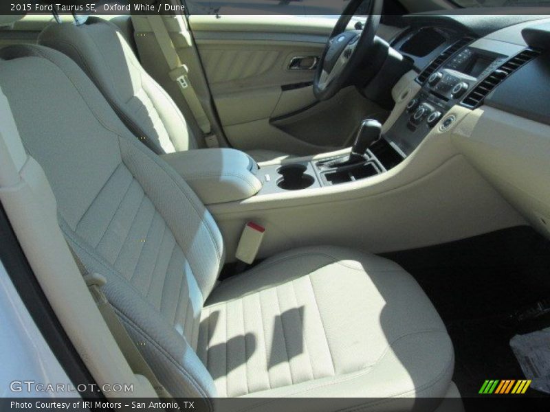 Oxford White / Dune 2015 Ford Taurus SE