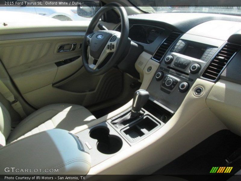 Oxford White / Dune 2015 Ford Taurus SE