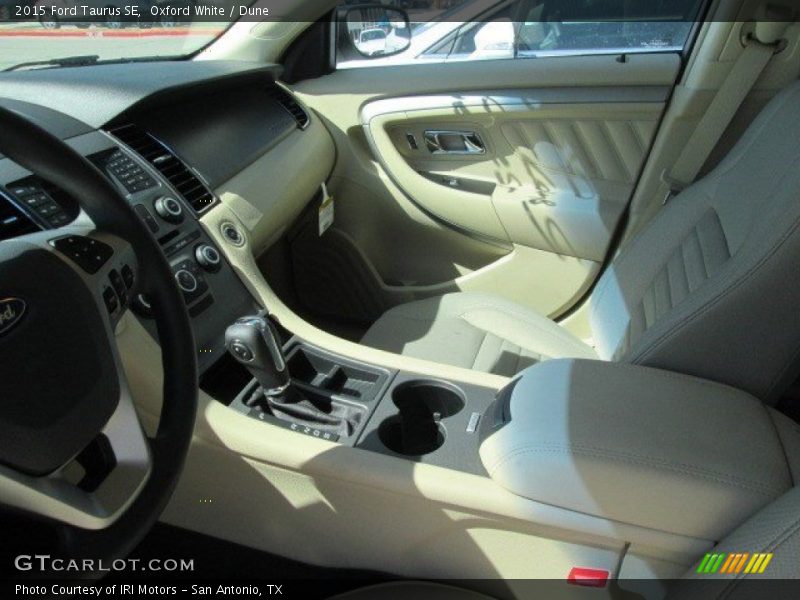 Oxford White / Dune 2015 Ford Taurus SE