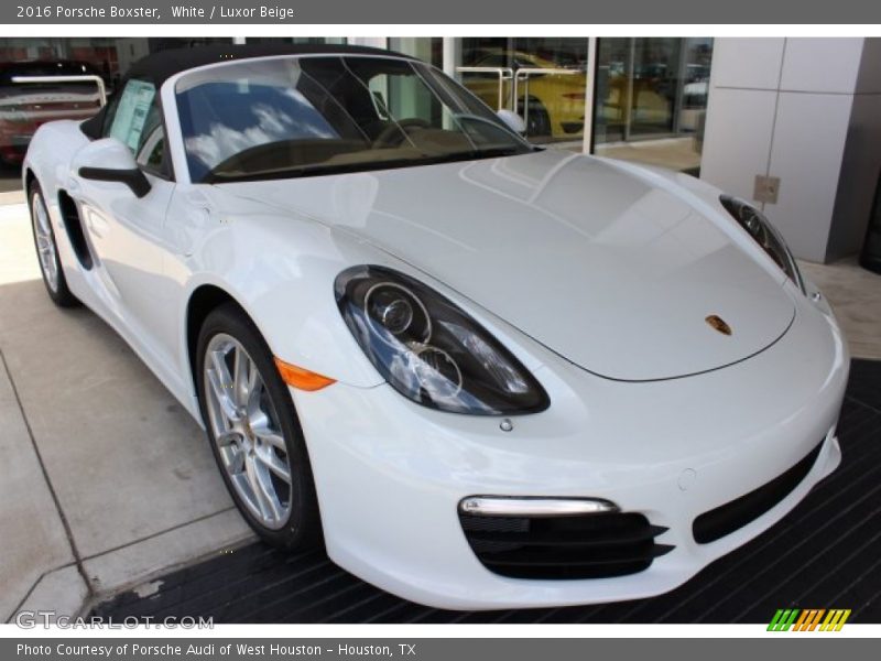 Front 3/4 View of 2016 Boxster 