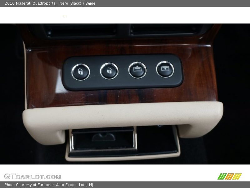 Nero (Black) / Beige 2010 Maserati Quattroporte