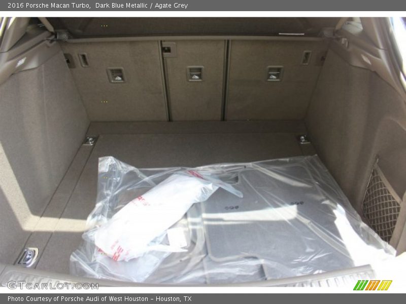  2016 Macan Turbo Trunk