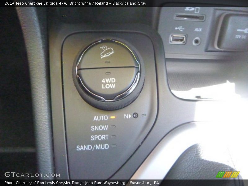 Bright White / Iceland - Black/Iceland Gray 2014 Jeep Cherokee Latitude 4x4