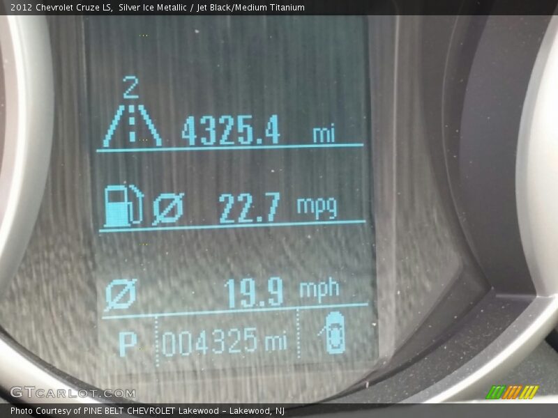 Silver Ice Metallic / Jet Black/Medium Titanium 2012 Chevrolet Cruze LS