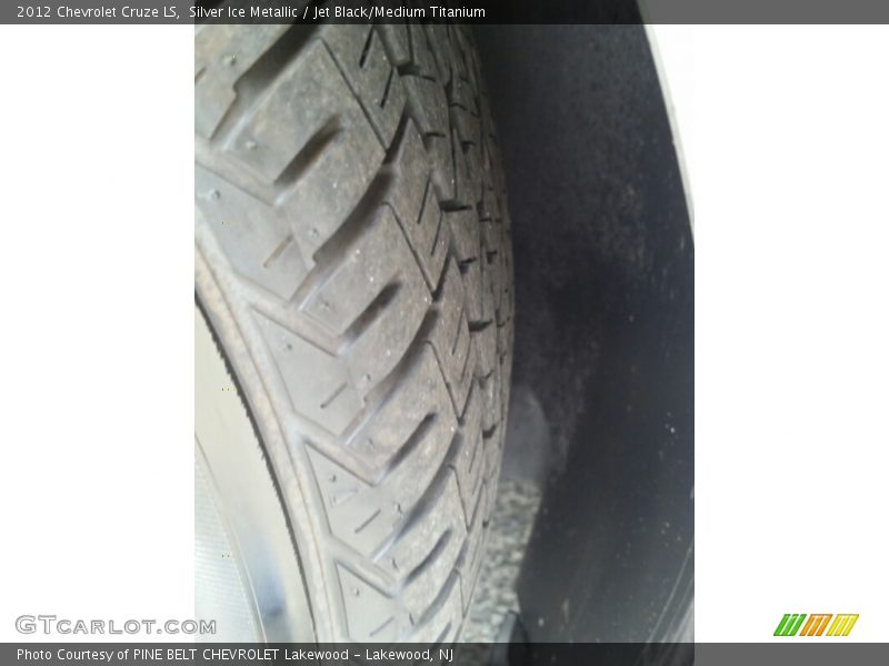 Silver Ice Metallic / Jet Black/Medium Titanium 2012 Chevrolet Cruze LS