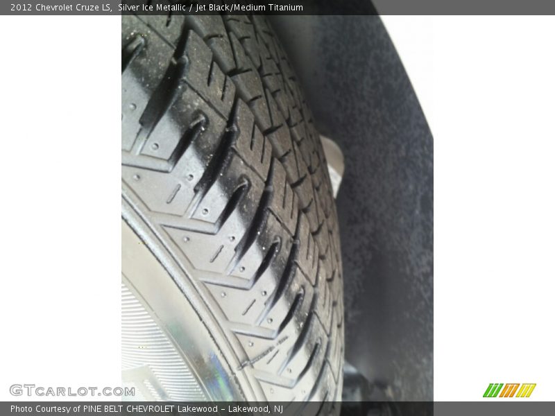 Silver Ice Metallic / Jet Black/Medium Titanium 2012 Chevrolet Cruze LS