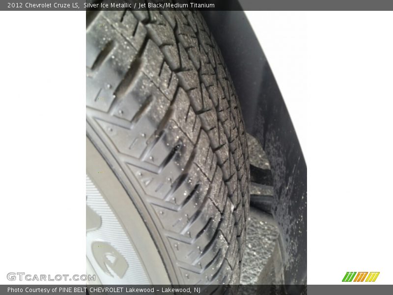 Silver Ice Metallic / Jet Black/Medium Titanium 2012 Chevrolet Cruze LS