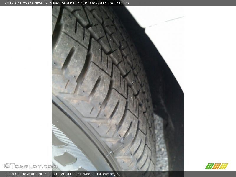Silver Ice Metallic / Jet Black/Medium Titanium 2012 Chevrolet Cruze LS