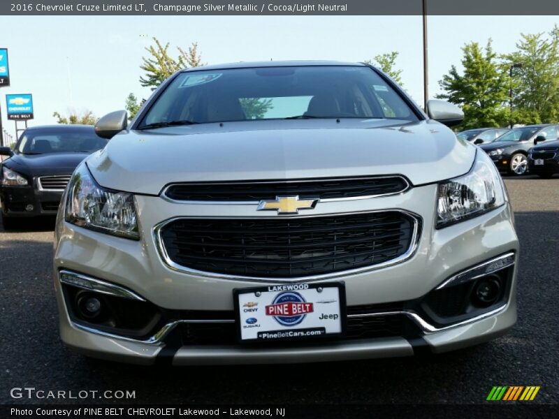 Champagne Silver Metallic / Cocoa/Light Neutral 2016 Chevrolet Cruze Limited LT