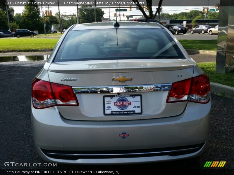 Champagne Silver Metallic / Cocoa/Light Neutral 2016 Chevrolet Cruze Limited LT