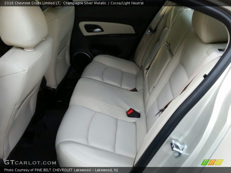 Champagne Silver Metallic / Cocoa/Light Neutral 2016 Chevrolet Cruze Limited LT