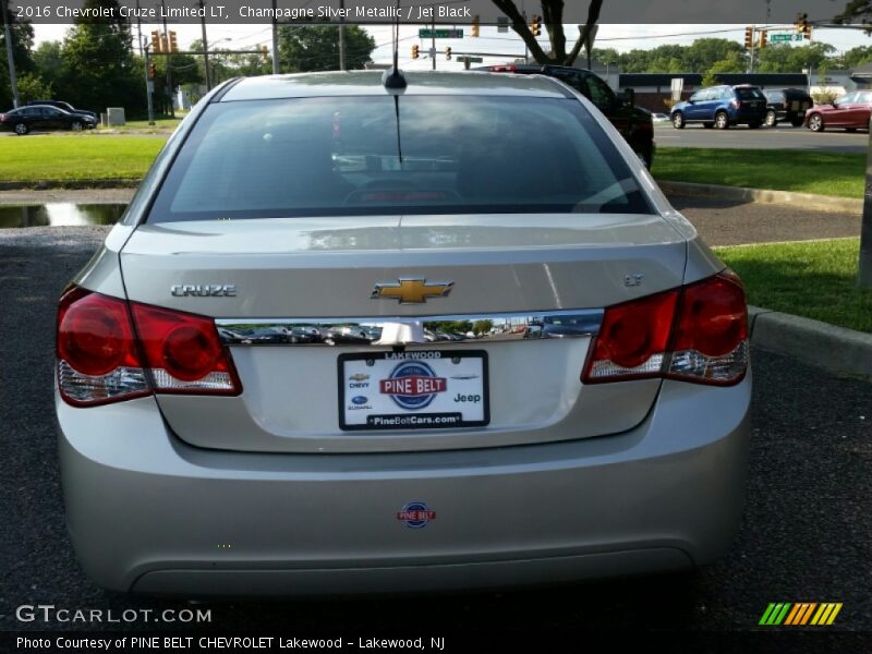 Champagne Silver Metallic / Jet Black 2016 Chevrolet Cruze Limited LT