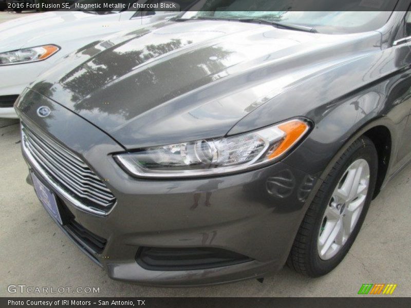 Magnetic Metallic / Charcoal Black 2016 Ford Fusion SE
