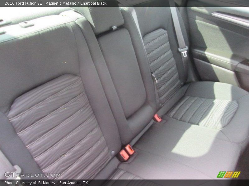 Magnetic Metallic / Charcoal Black 2016 Ford Fusion SE
