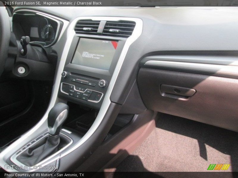 Magnetic Metallic / Charcoal Black 2016 Ford Fusion SE