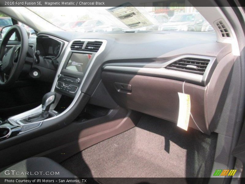 Magnetic Metallic / Charcoal Black 2016 Ford Fusion SE