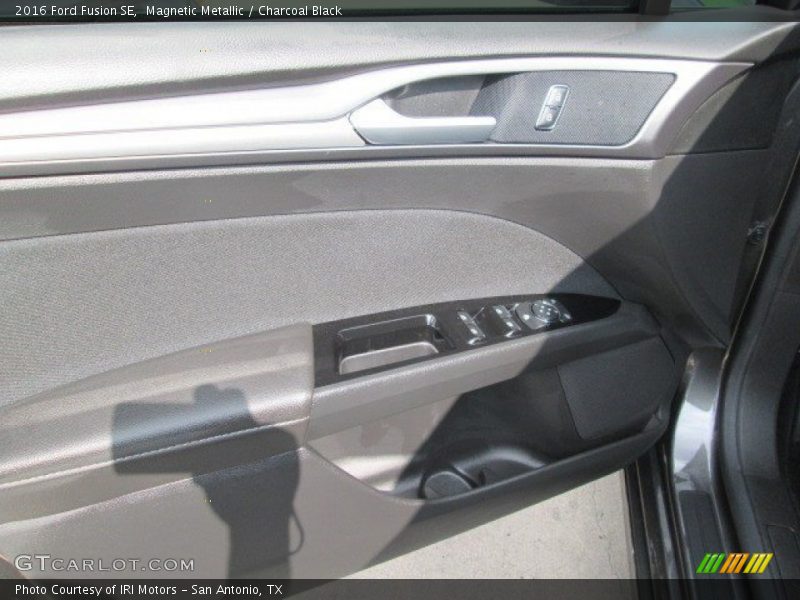 Magnetic Metallic / Charcoal Black 2016 Ford Fusion SE