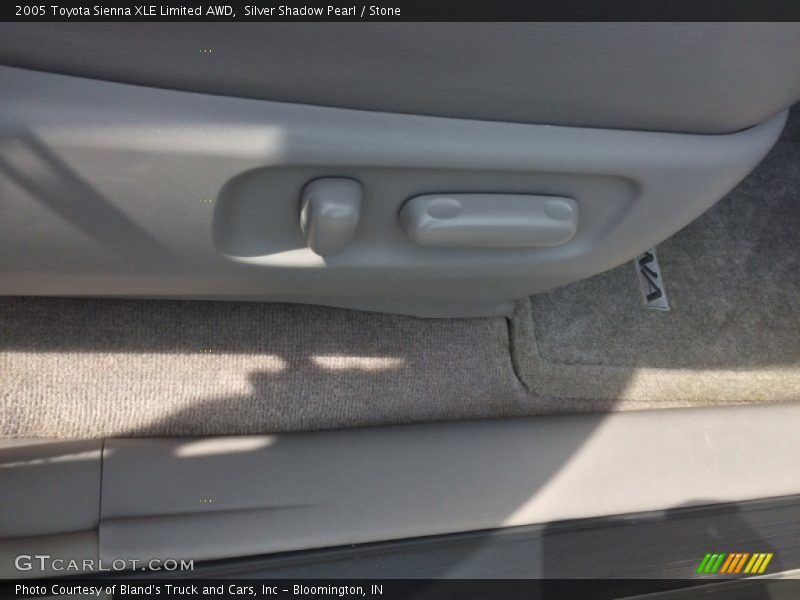 Silver Shadow Pearl / Stone 2005 Toyota Sienna XLE Limited AWD