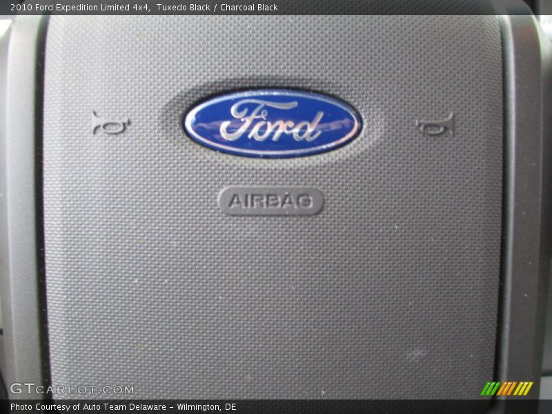 Tuxedo Black / Charcoal Black 2010 Ford Expedition Limited 4x4