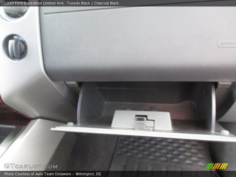 Tuxedo Black / Charcoal Black 2010 Ford Expedition Limited 4x4