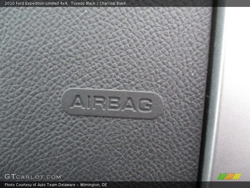 Tuxedo Black / Charcoal Black 2010 Ford Expedition Limited 4x4