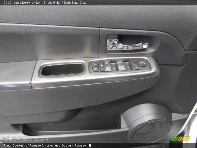 Bright White / Dark Slate Gray 2012 Jeep Liberty Jet 4x4