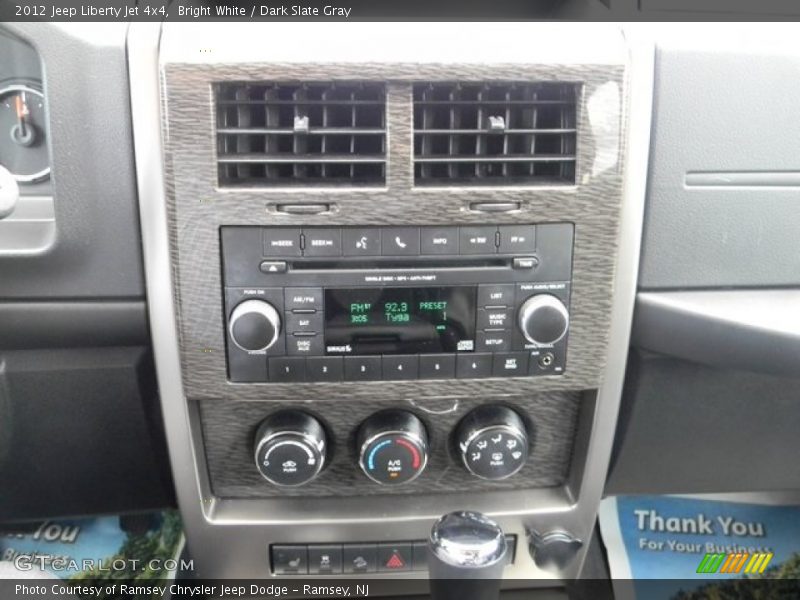 Bright White / Dark Slate Gray 2012 Jeep Liberty Jet 4x4