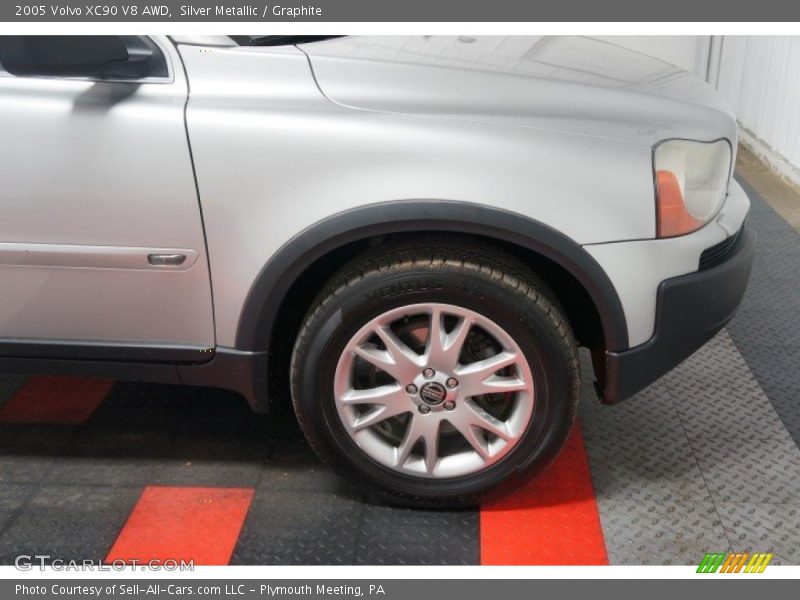 Silver Metallic / Graphite 2005 Volvo XC90 V8 AWD