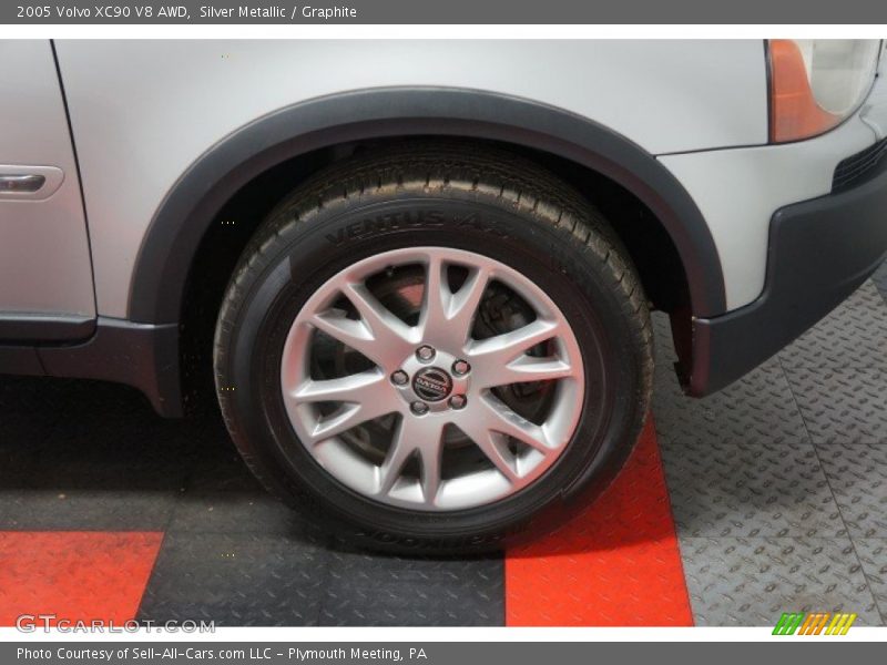 Silver Metallic / Graphite 2005 Volvo XC90 V8 AWD