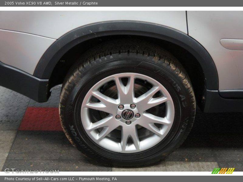 Silver Metallic / Graphite 2005 Volvo XC90 V8 AWD