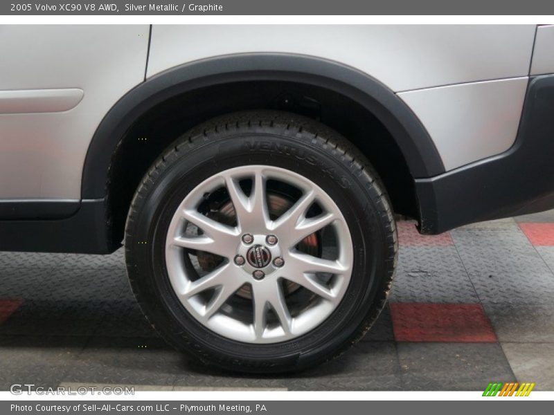 Silver Metallic / Graphite 2005 Volvo XC90 V8 AWD