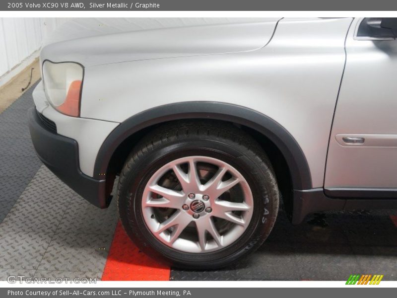 Silver Metallic / Graphite 2005 Volvo XC90 V8 AWD