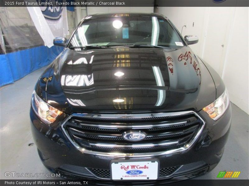 Tuxedo Black Metallic / Charcoal Black 2015 Ford Taurus Limited