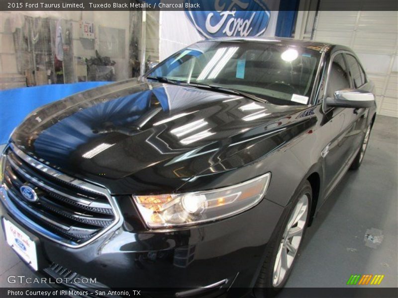 Tuxedo Black Metallic / Charcoal Black 2015 Ford Taurus Limited