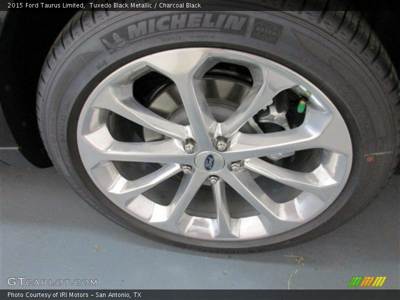 Tuxedo Black Metallic / Charcoal Black 2015 Ford Taurus Limited