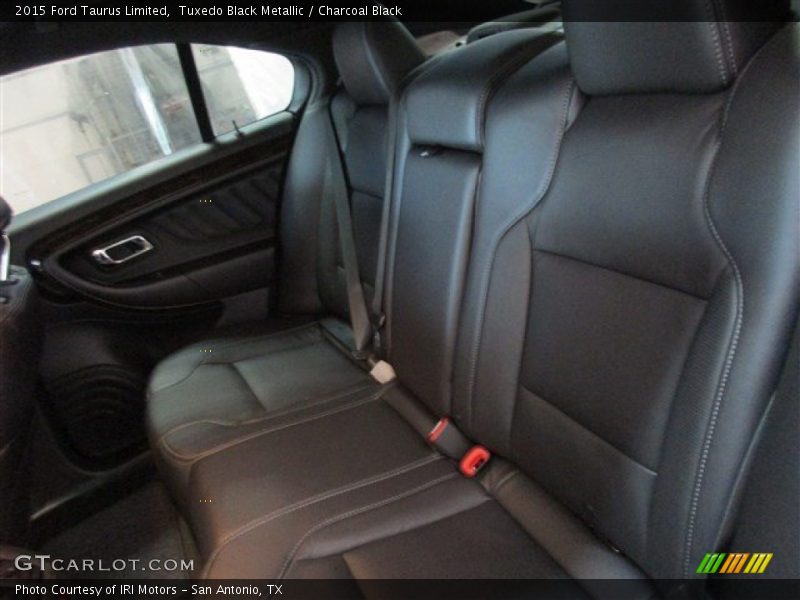 Tuxedo Black Metallic / Charcoal Black 2015 Ford Taurus Limited
