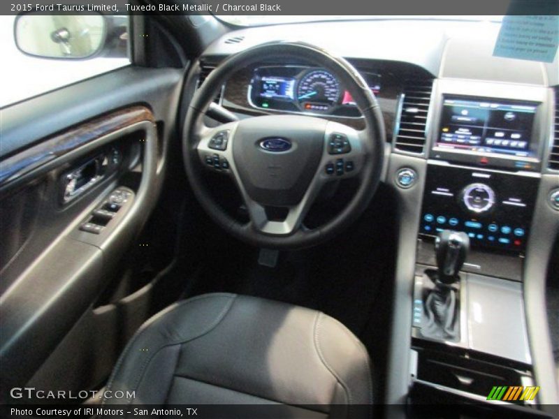 Tuxedo Black Metallic / Charcoal Black 2015 Ford Taurus Limited