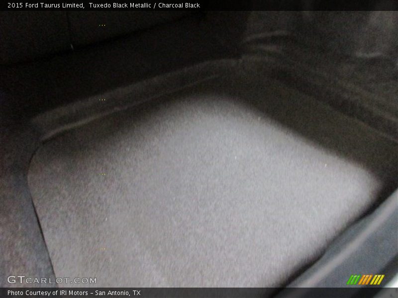 Tuxedo Black Metallic / Charcoal Black 2015 Ford Taurus Limited