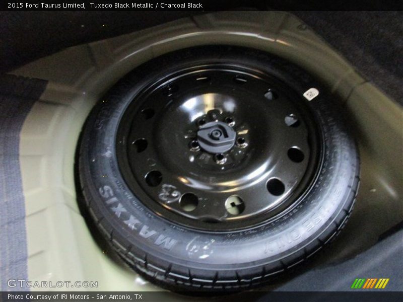 Tuxedo Black Metallic / Charcoal Black 2015 Ford Taurus Limited