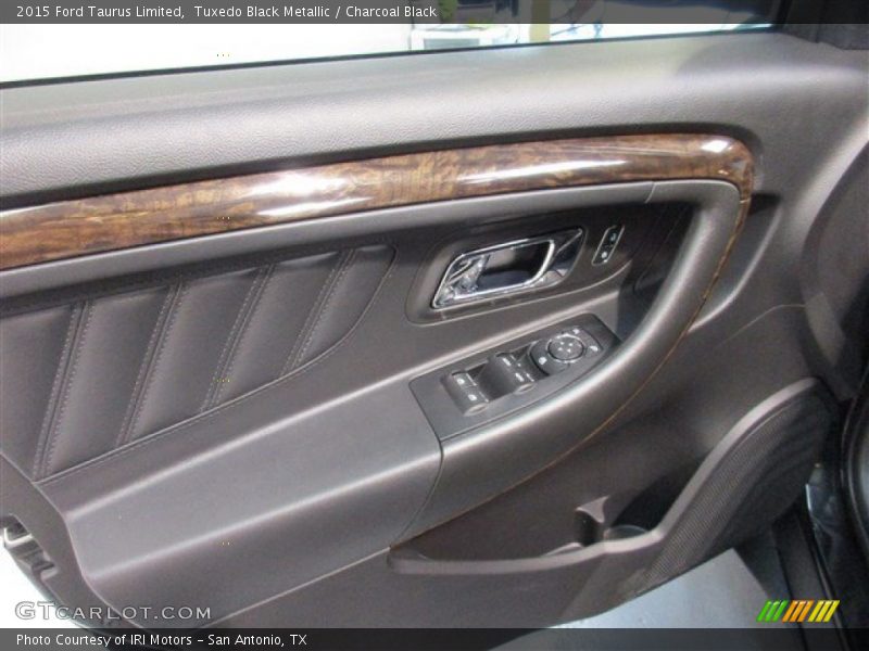 Tuxedo Black Metallic / Charcoal Black 2015 Ford Taurus Limited