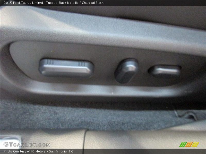 Tuxedo Black Metallic / Charcoal Black 2015 Ford Taurus Limited