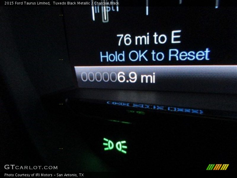 Tuxedo Black Metallic / Charcoal Black 2015 Ford Taurus Limited