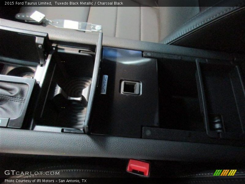 Tuxedo Black Metallic / Charcoal Black 2015 Ford Taurus Limited