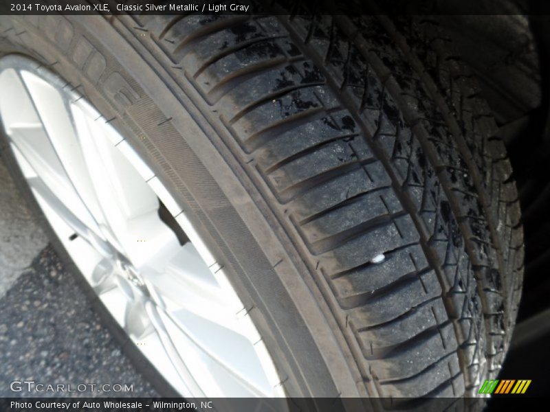 Classic Silver Metallic / Light Gray 2014 Toyota Avalon XLE